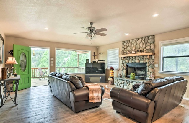 NOUVEAU! Cozy Ruidoso Home w / Deck près du lac Grindstone