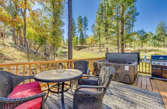 Ruidoso Rental w/ Private Hot Tub: Walk to Midtown