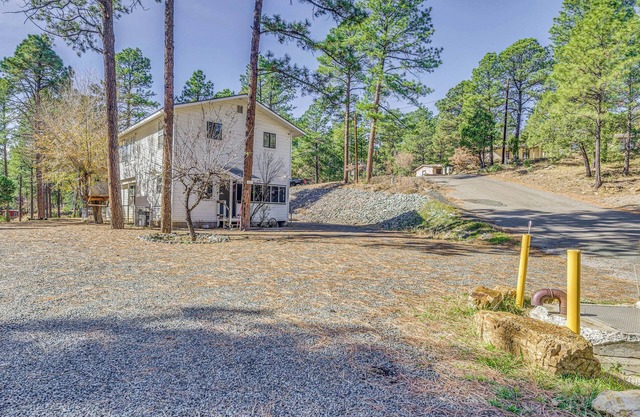 Ruidoso Retreat w/ Grill ~ 3 Mi to Grindstone Lake