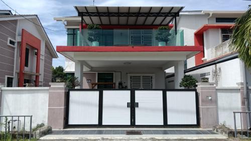 Rumah Jebat Guesthouse with Private Pool 5 Bedroom