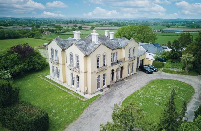 Rumwell Park - 8 Bedroom Manor House- Taunton