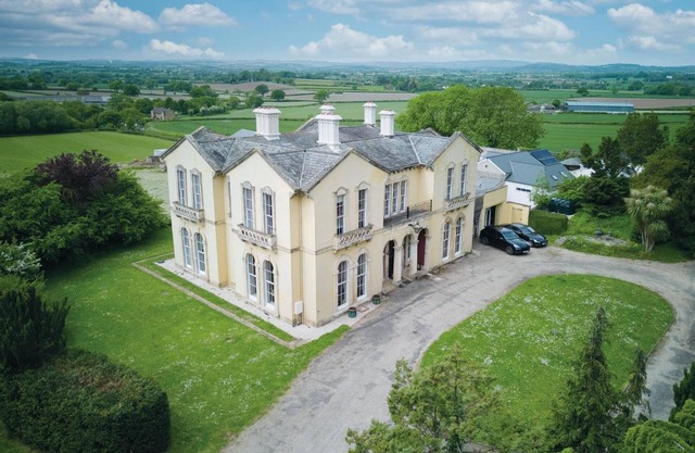 Rumwell Park - 8 Bedroom Manor House- Taunton