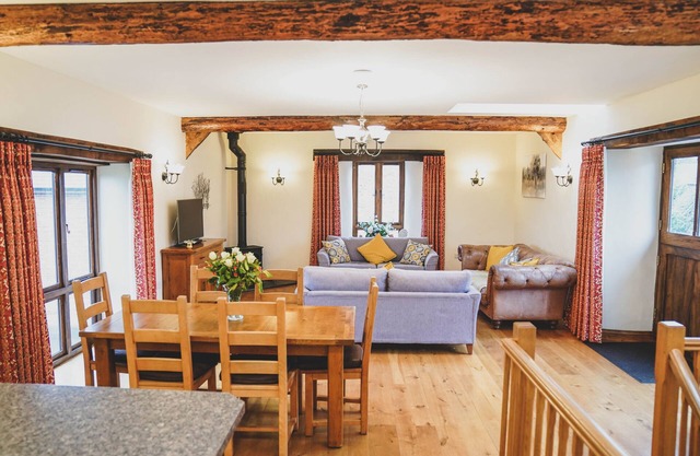 Rural barn conversion, Close to Jurassic coast, 3 bedrooms sleeps 6.