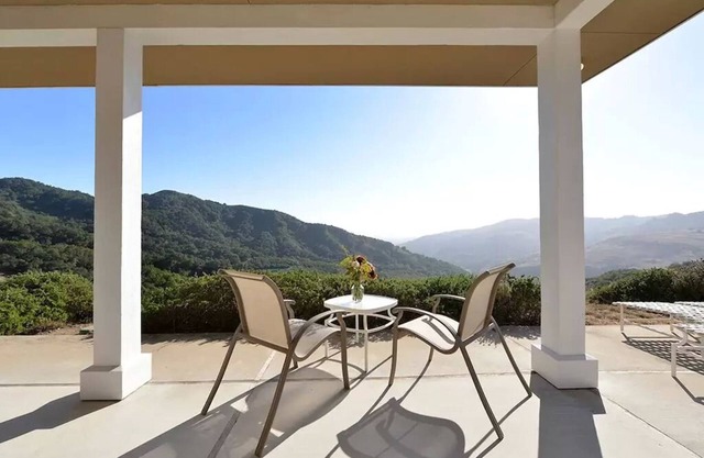 Rural Cambria Getaway. The Big House at Stepladder Ranch & Creamery