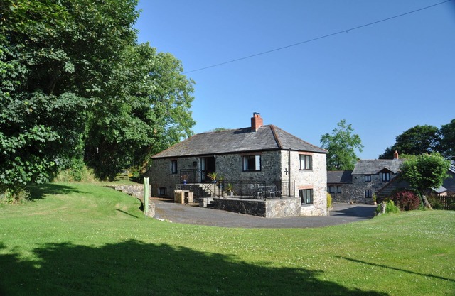 Rural cottage with peaceful countryside views. Close to beautiful wild beaches.