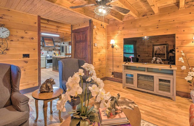 NEW! Rural Dallas Gem w/ Hot Tub, Sauna + Fire Pit