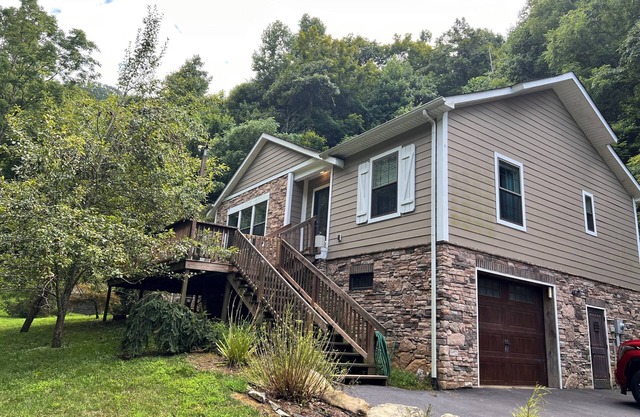 Rural Home with Private Walking Trails on 1400 Private Acres