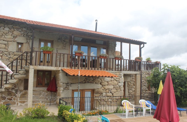 Maison rurale (loyer complet), 3 chambres, 4 WC, 6 adultes + 2 enfants