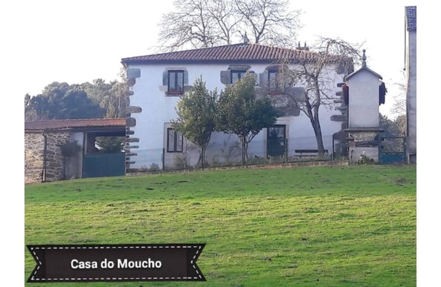 Rural house integrates up to 12 people in the center of Galicia near Santiago