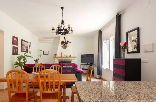 Maison rurale sur 8700 m de terrain avec piscine 1 km de plage quartier calme