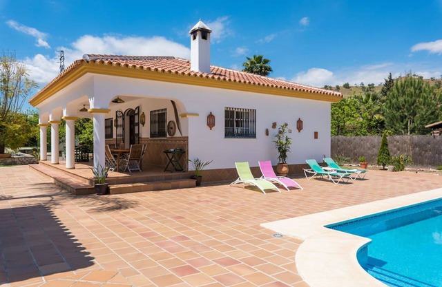 Maison idéale pour vos vacances en Espagne, située dans Coin (Málaga - Costa de Sol) avec grand Piscine privée et jardins dans terrain cloture 5000 m2.