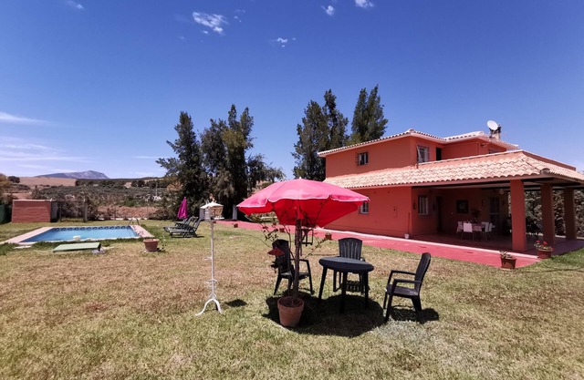 MAISON RURALE AVEC PISCINE, CHALET GIRALDA.