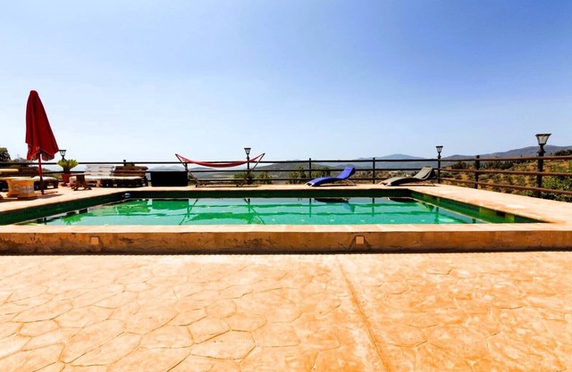 Rural house with swimming pool and barbecue