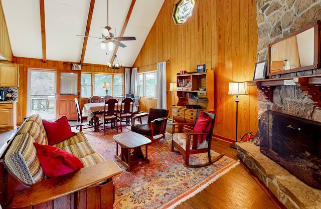 Rural lakefront cabin with mtn & lake views, firepit, kayaks, dogs OK