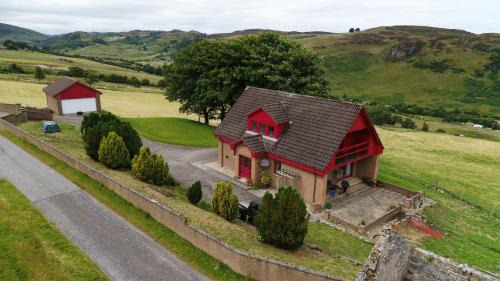 Rural retreat in the Highlands with spectacular views