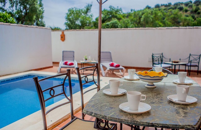 VILLA RURALE À RIOFRIO avec UNE EXCELLENTE SITUATION (Andalousie)