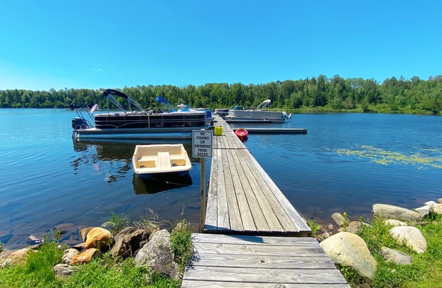 Russell Cove 3 - This cute cottage sits right on the water