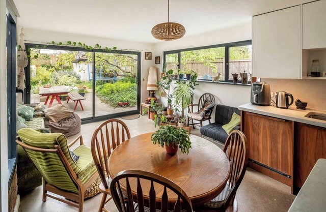 Rustic 4BD Family Retreat in Leafy Leyton