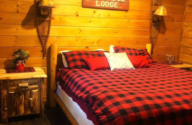 Private Four Season Cabin steps away from ADK Rail Trail and Lake