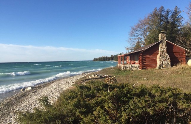 Cabane en bois rond authentique du Michigan