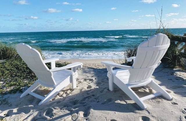 Rustic Beach Front Home - 6 Bedrooms - Private Beach Access - Large Groups