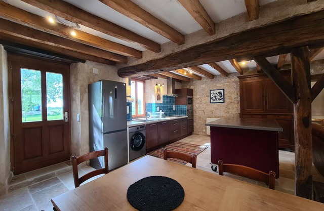 Maison Berrichonne avec Jardin et Fibre - 4 Chambres, Accessible PMR, Accueil Cavaliers