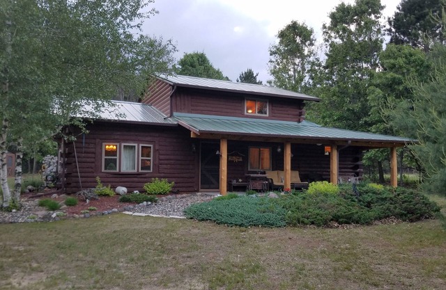 Calme paisible cabane en rondins sur 10 acres 1/2 heure de WI Dells