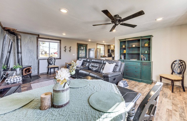 Rustic Cabin: Working Homestead in Peyton!