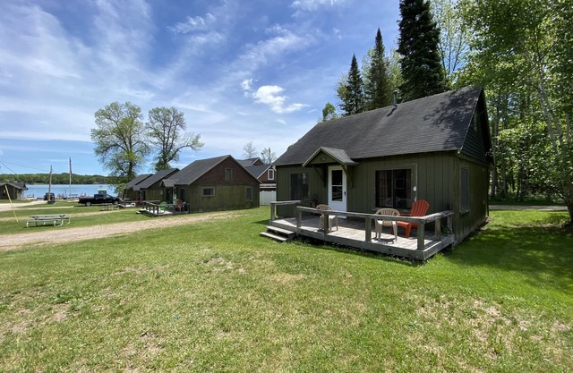 Cabane rustique sur la St. Rivière Mary