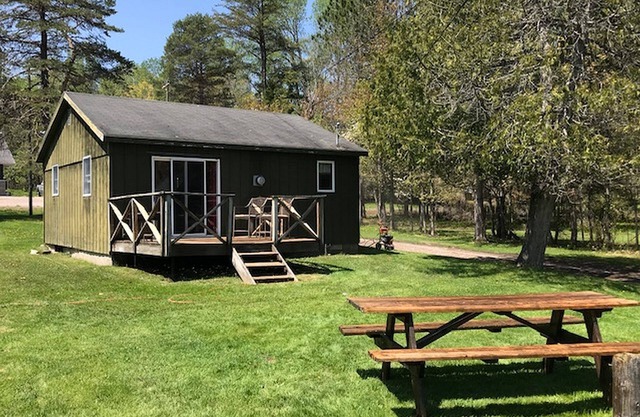 Cabane rustique sur la St. Rivière Mary