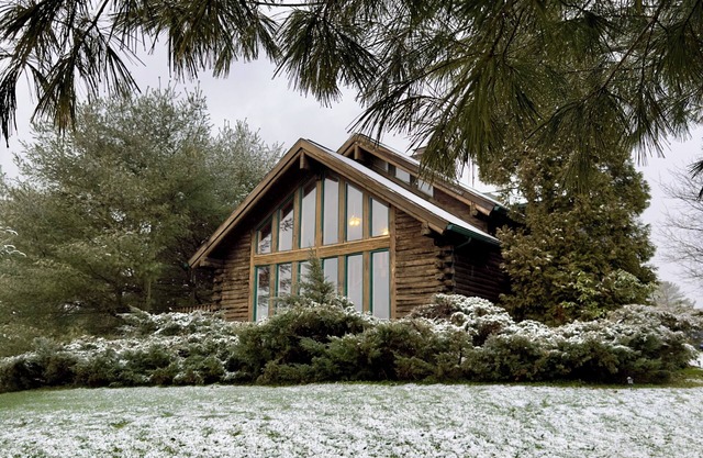 Charming Cabin 3,600sf with Playground, Hot Tub, Sauna & Private Pool!