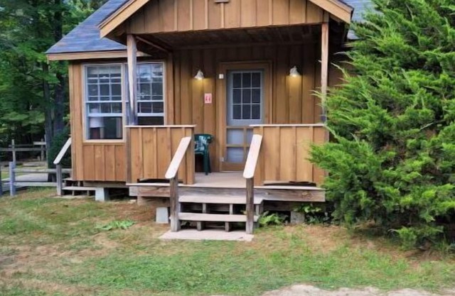 Cabin with access to Rust Pond Main