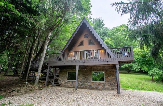 Rustic Chalet- Secluded A-Frame with Hot Tub & Pool Table