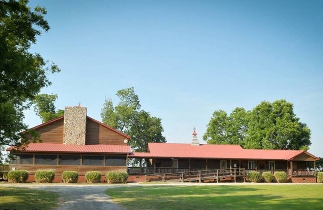 150 acres pour 50 personnes - tir au skeet, piste de karting, piscine, toboggan, salle de jeux