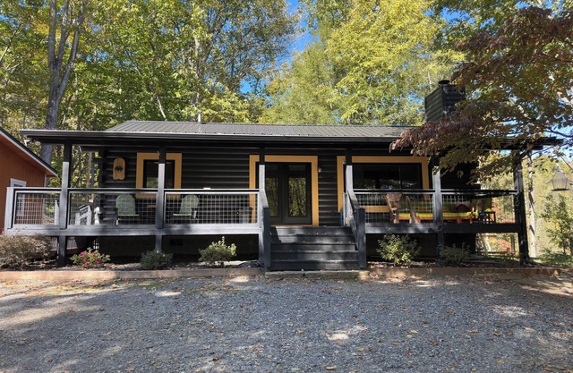 Rustic Charm Meets Modern Comfort – Cozy Mountain Cabin Retreat at Calm Creek!