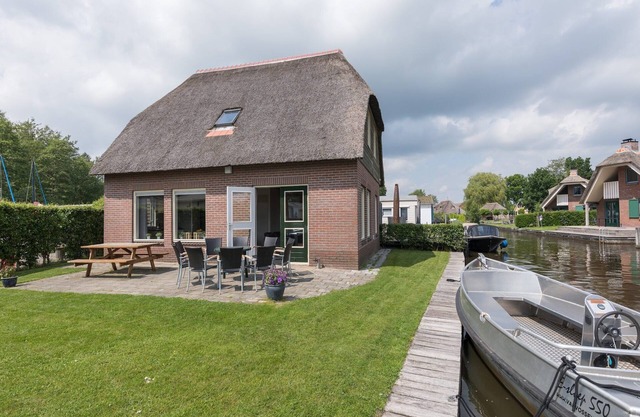 Belle villa en chaume avec lave-vaisselle à Giethoorn