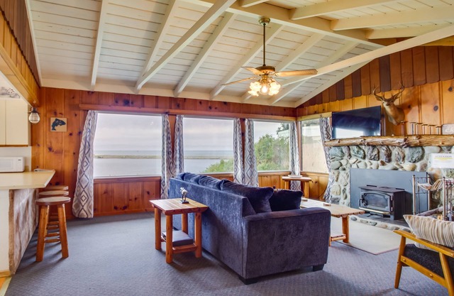 NOUVEAU! Coastal Smith River Cottage w / vue sur l'océan!