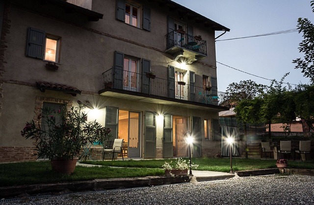 Cottage rustique avec jacuzzi et piscine, dans le vert Monferrato d'Asti