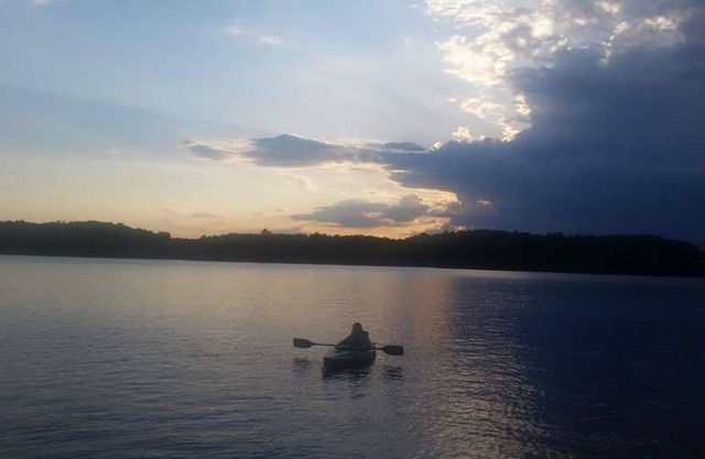 Cottage rustique sur Pleasant Pond à Richmond Maine. Grande pêche et détente