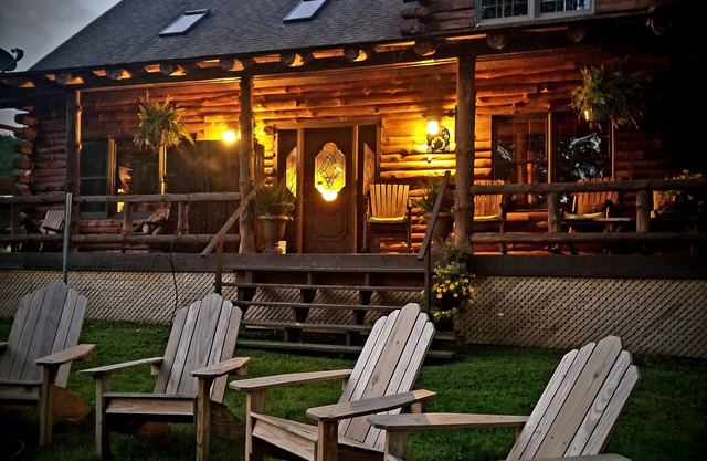 Cabane en rondins rustique et confortable dans une belle campagne avec des équipements exceptionnels!