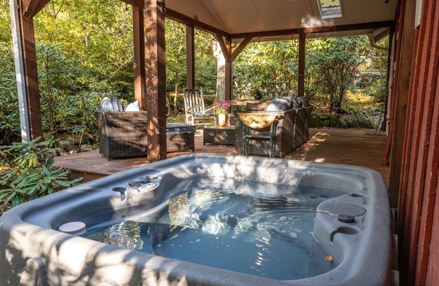 Creekside Cottage en Mt Pisgah, cerca de Blue Ridge Parkway