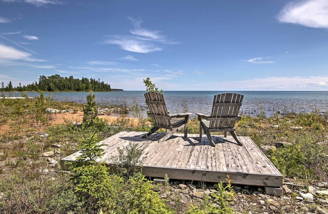 Chalet rustique De Tour Village avec terrasse sur le lac Huron!