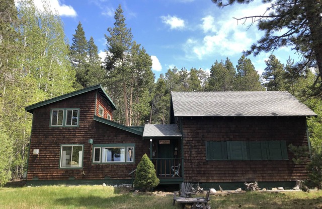 Rustic Family Cabin / Private Beach—Monthly Rental