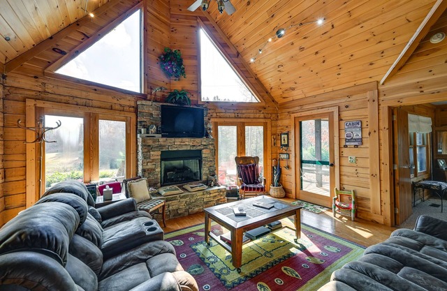 Rustic Fancy Gap Cabin w/ Blue Ridge Parkway Views