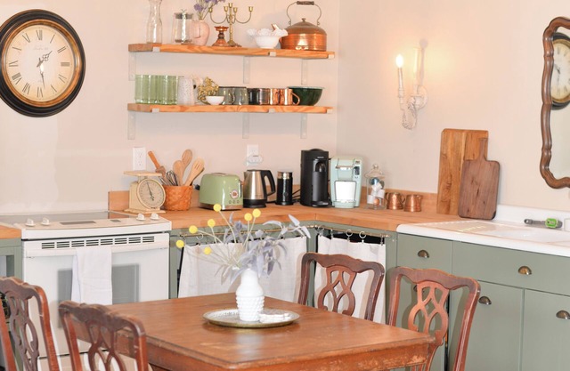 Rustic French Country Charm 1 Bed-1 Bath w/Washer & Dryer in New Market, VA!