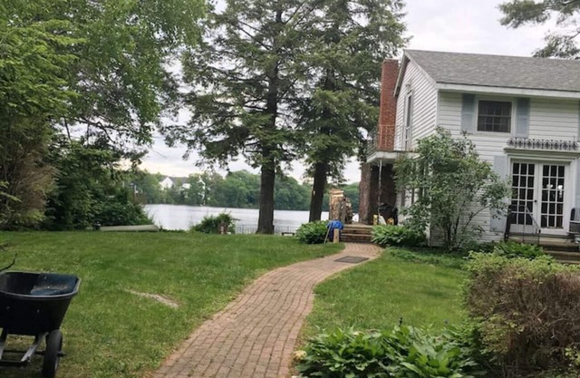 Lake front cottage on Harvey Lake