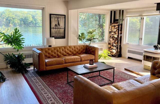 Rustic Lake House - 3 King Beds near Perona Farm Wedding