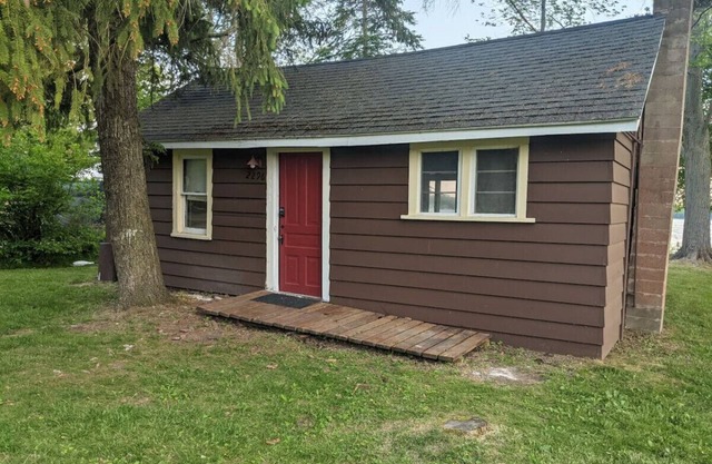Rustic Lakefront Cabin near Saugatuck&South Haven