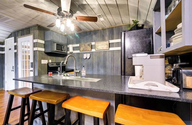 Rustic Liberty Retreat w/Private Patio & Gazebo!