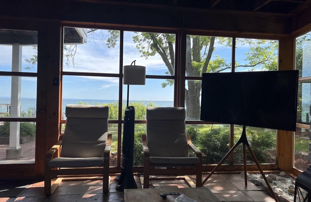 Sandyhaven Cottage Niagara Log Cabin With A Private Beach Access.